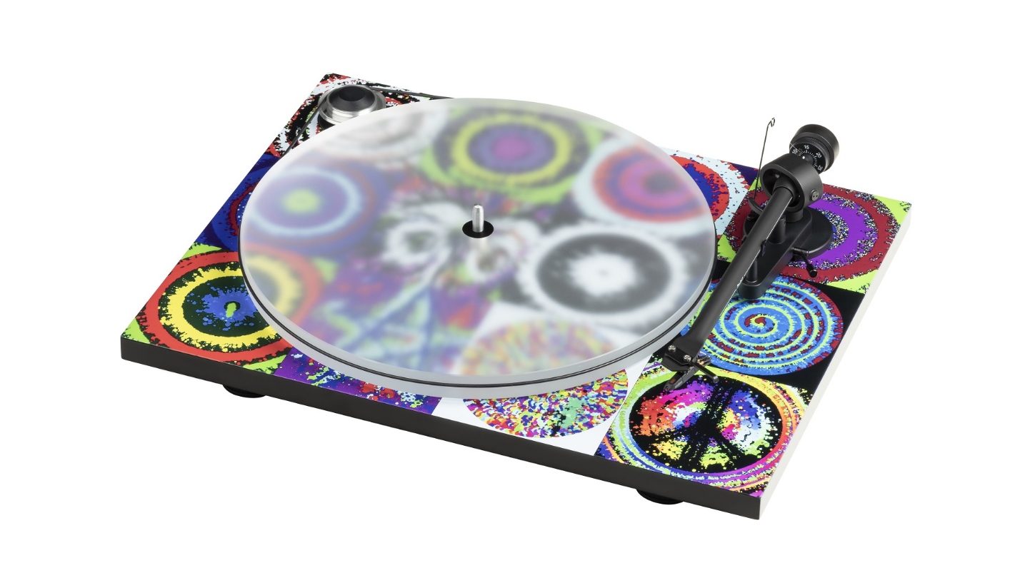 Проигрыватель винила Pro-Ject Essential III (OM 10): The Ringo Starr Peace & Love Turntable