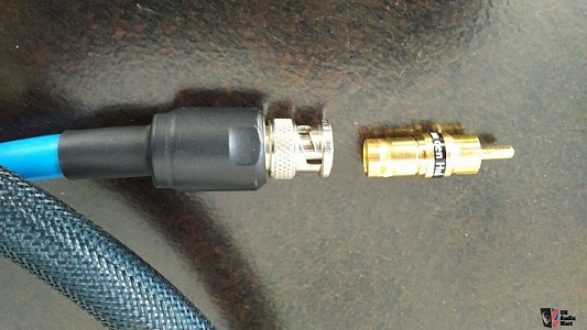 Переходник VAN DEN HUL CINCH TO BNC, белая маркировка